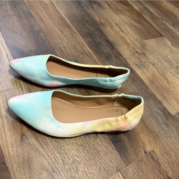 🌈 Kaari Blue Pastel Tie-Dye Pointed Toe Flats – Size 6 - Picture 2 of 4